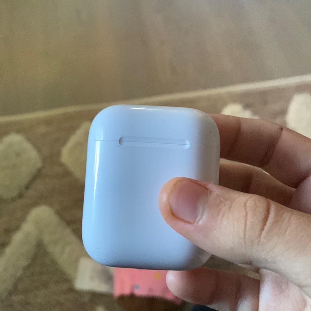AirPods white